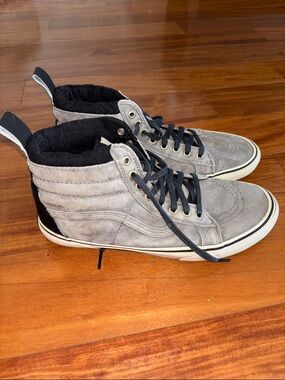 Vans men’s Sk8-Hi MTE in a pewter plaid colorway size 11.5